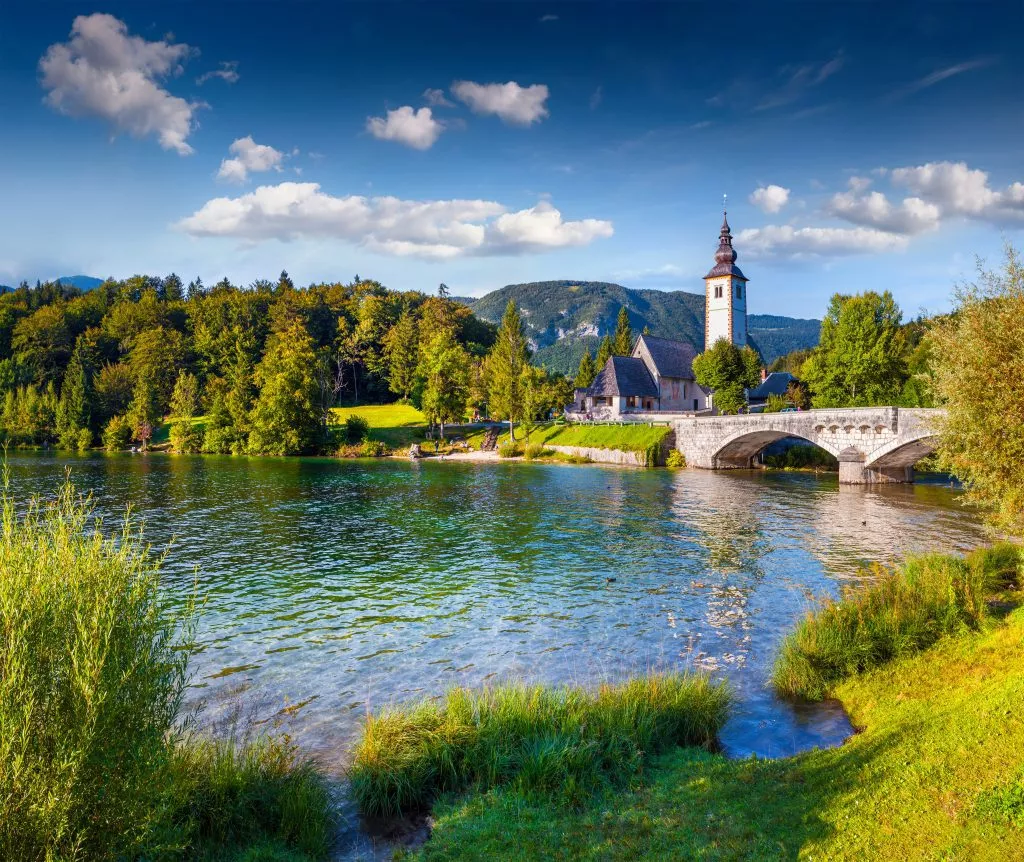Lago Bohinj en el Parque Nacional de Triglav
