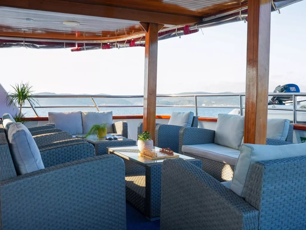 spl restaurant lobby scaled